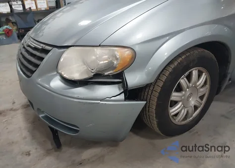 2005 Chrysler Town & Country Touring z USA, uszkodzony, nr VIN 2C4GP54L75R129944